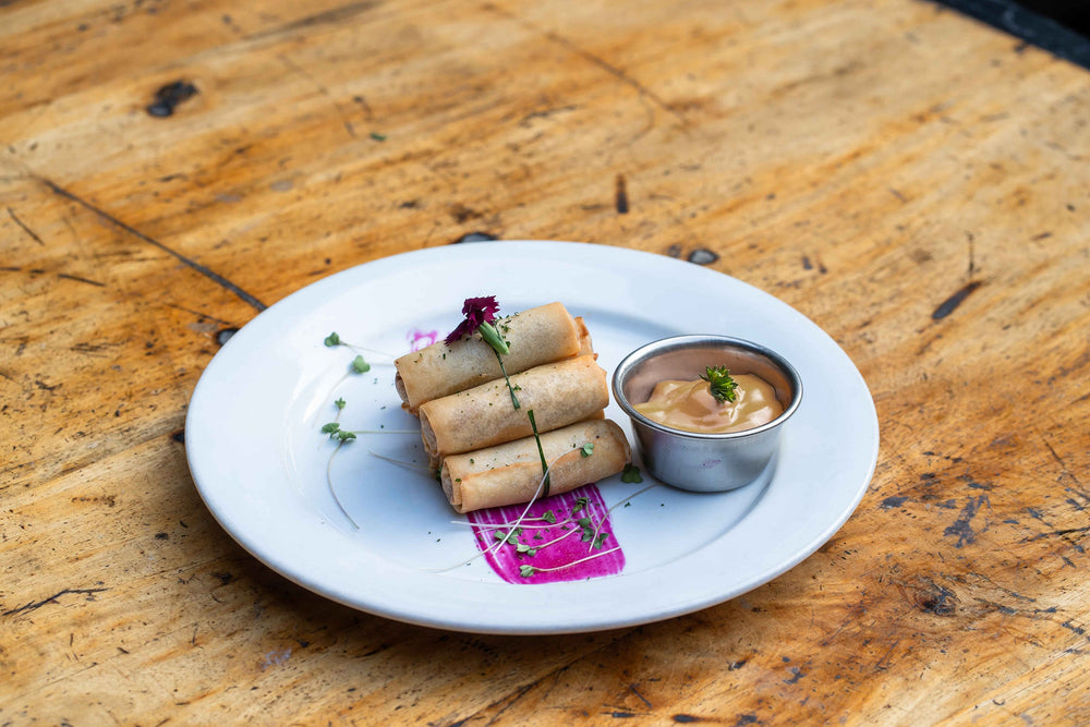 Frühlingsrollen mit Erdnuss-Dip